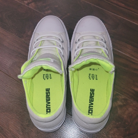 *NEW* CONVERSE - Picture 2 of 3